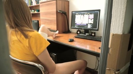 Поимел возбужденную сестру после увиденной дрочки
