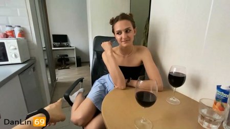 Встретил жену товарища и развел на еблю